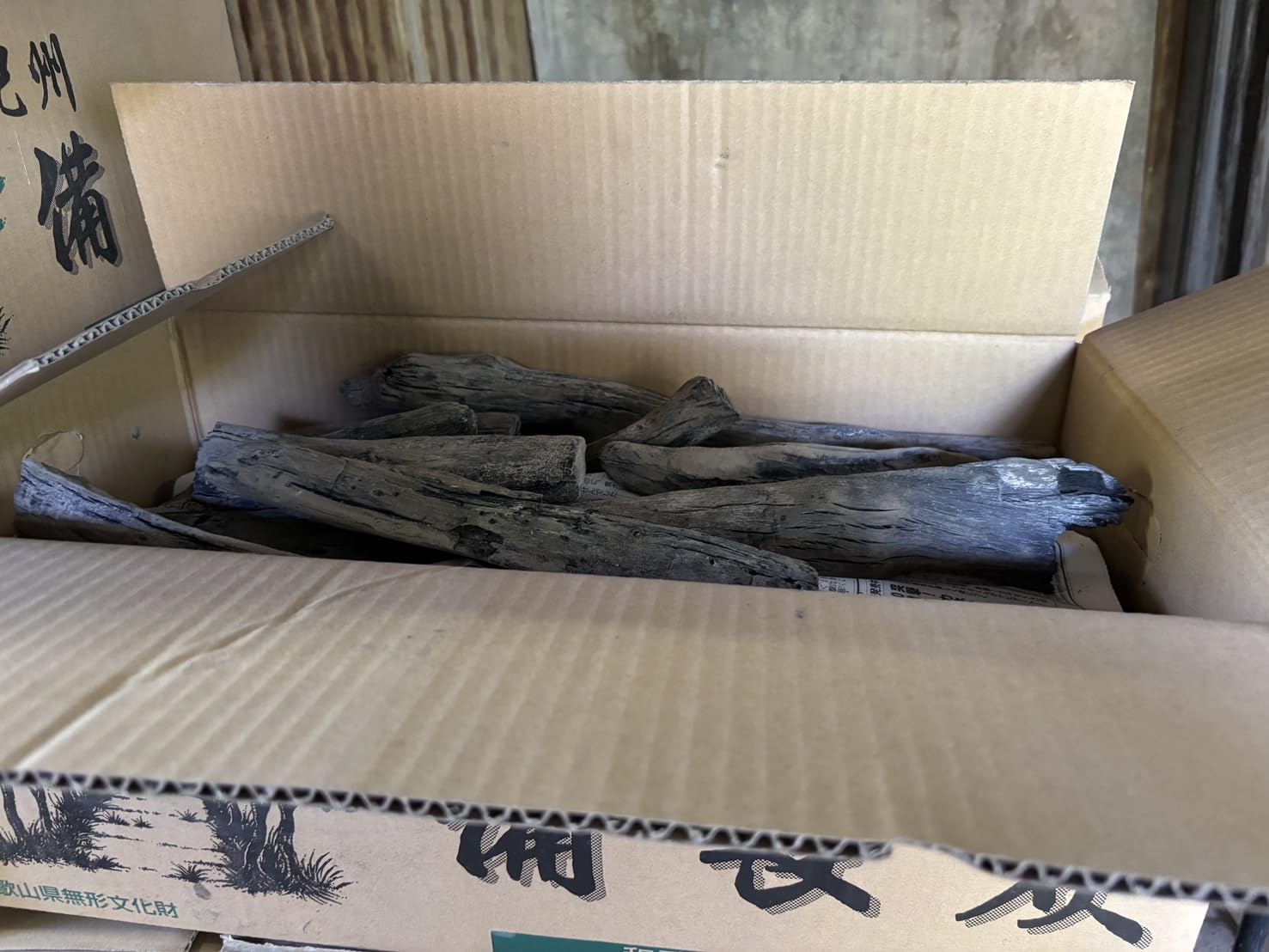 Amazon.co.jp: 紀州備長炭（1kg/3kg/5kg/15kg) ウバメガシ 和歌山県産